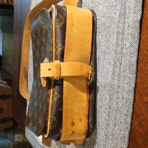 Louis Vuitton Monogram Crossbody Bag - Picture 3 of 14